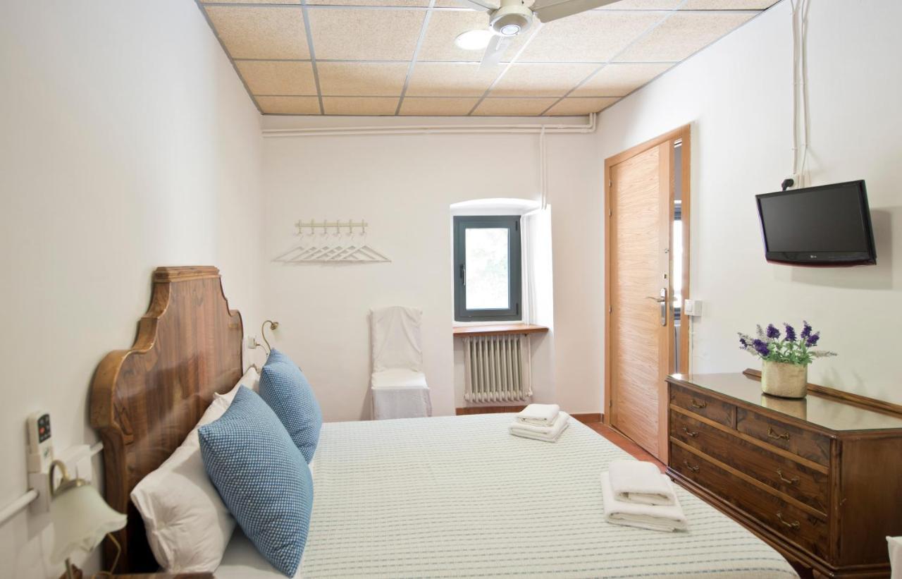 Hostal La Salut De Terrades Екстериор снимка