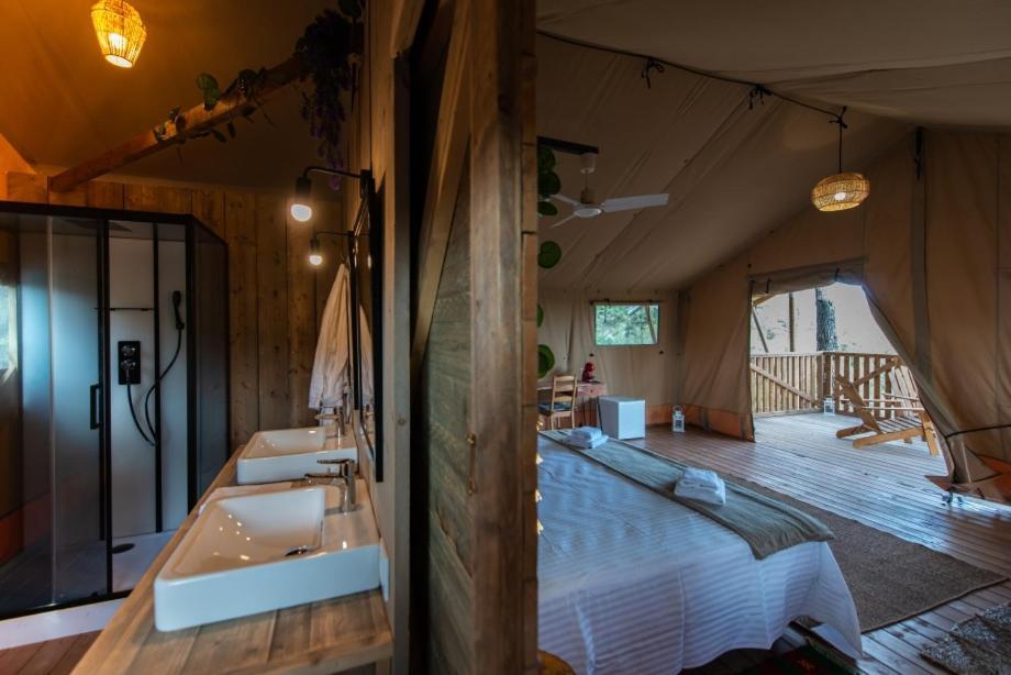 Hostal La Salut De Terrades Екстериор снимка